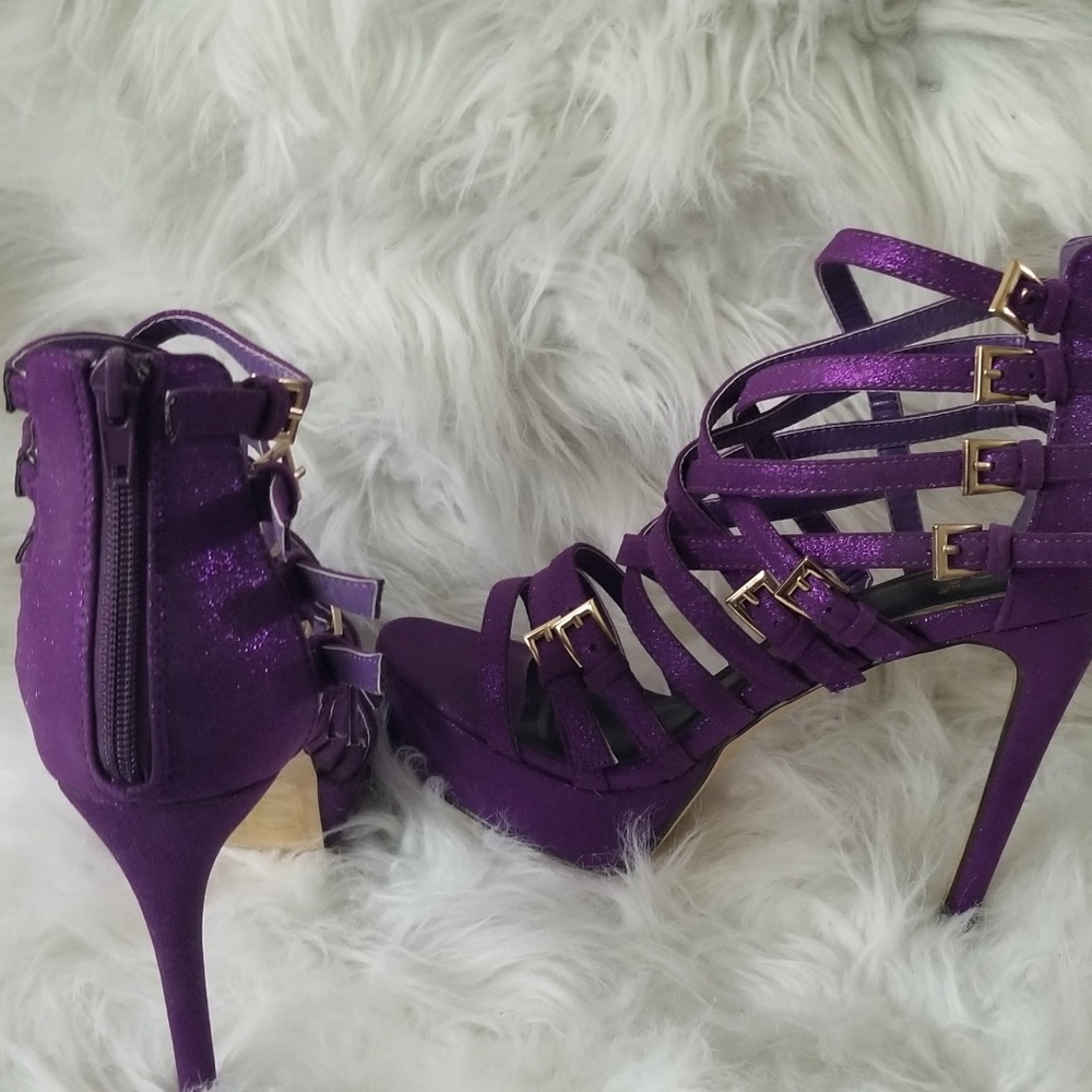 pumps - Picture 2 of 4
